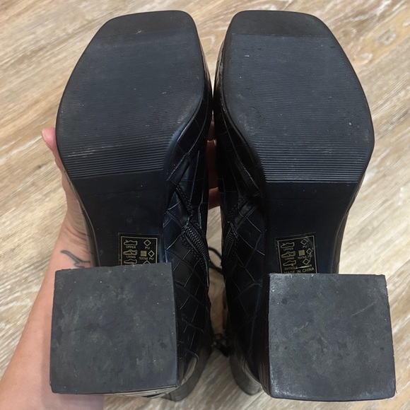 Azalea Wang Black Croc-Embossed Lace-Up Boots - Picture 3 of 3